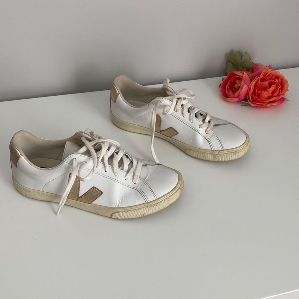Veja Women’s Sneakers Size EUR 40, Women’s 9